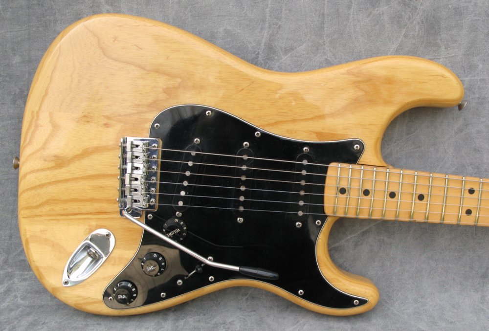 1977_Fender_Stratocaster_2.thumb.jpg.4c62dc5cb524ca12bf141fee9d63117f.jpg