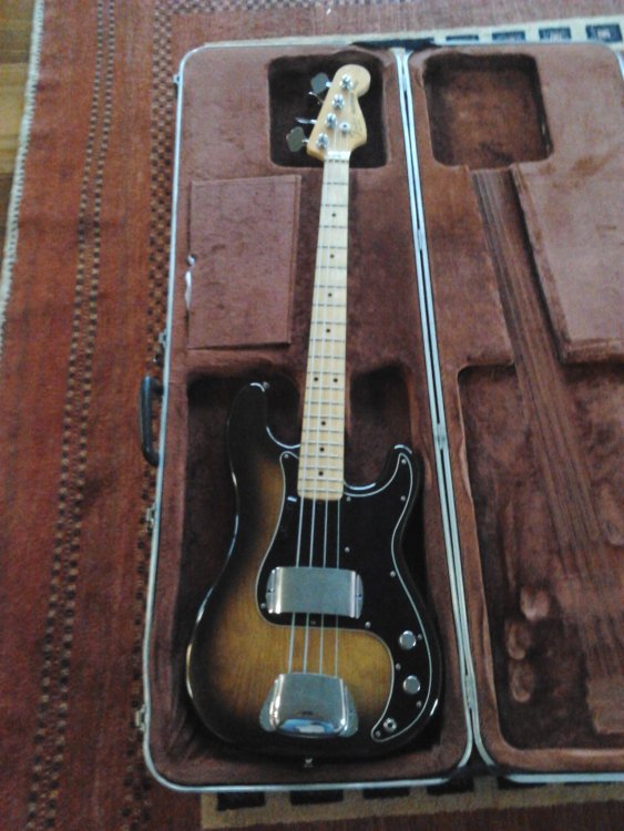 Fender-P.thumb.jpg.c993b936960d0d54b6b623669cd867b9.jpg