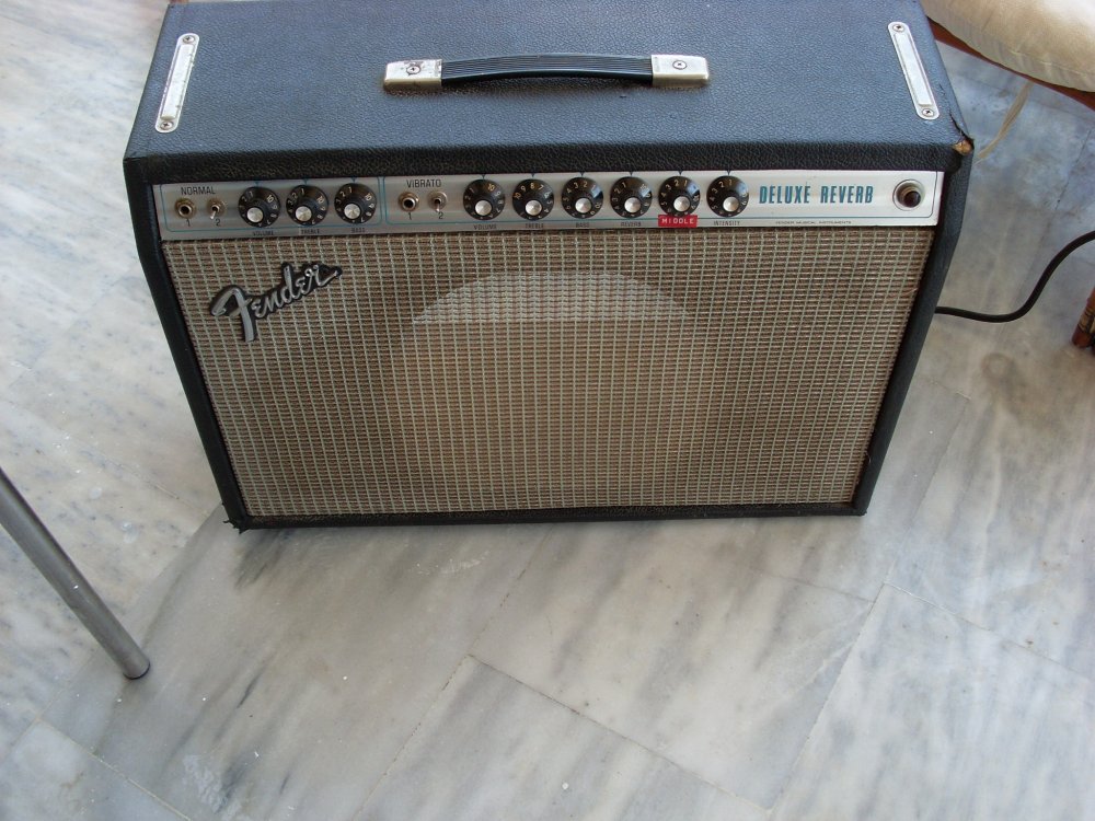 Fender_deluxe_1.thumb.JPG.17e1ef9b85b1ee86a82ad4d7f91e3661.JPG