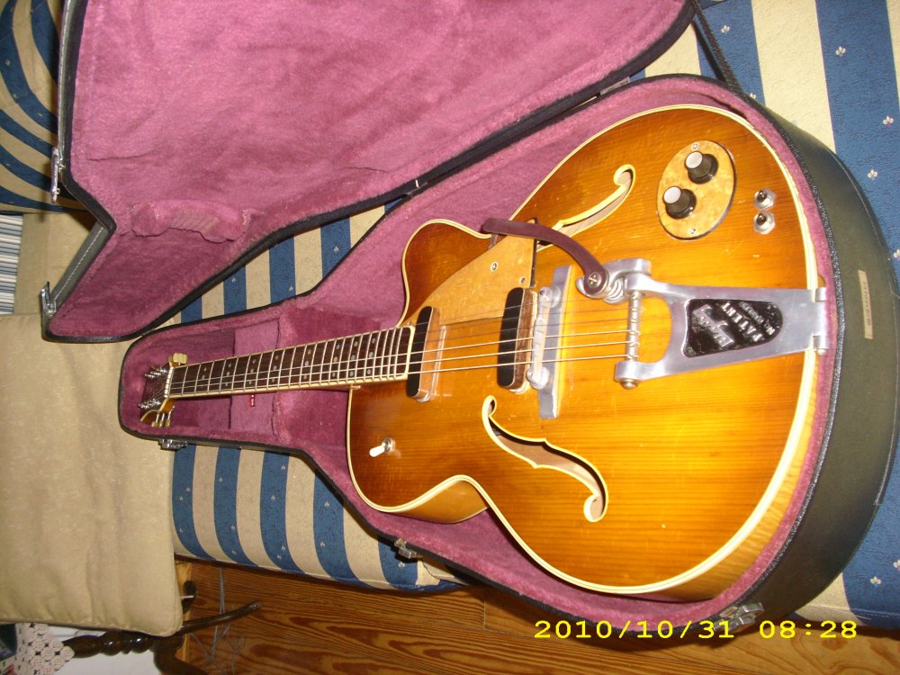 HOFNER_PRESIDENT-FRONT.thumb.JPG.9f38a85b086db17cdae74c8c91ec2c06.JPG