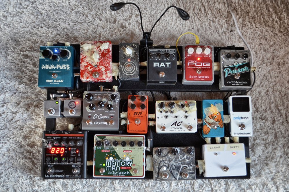 Pedalboard_1.thumb.jpg.f0830bf81ce4f84c659dd44c9d7693a4.jpg