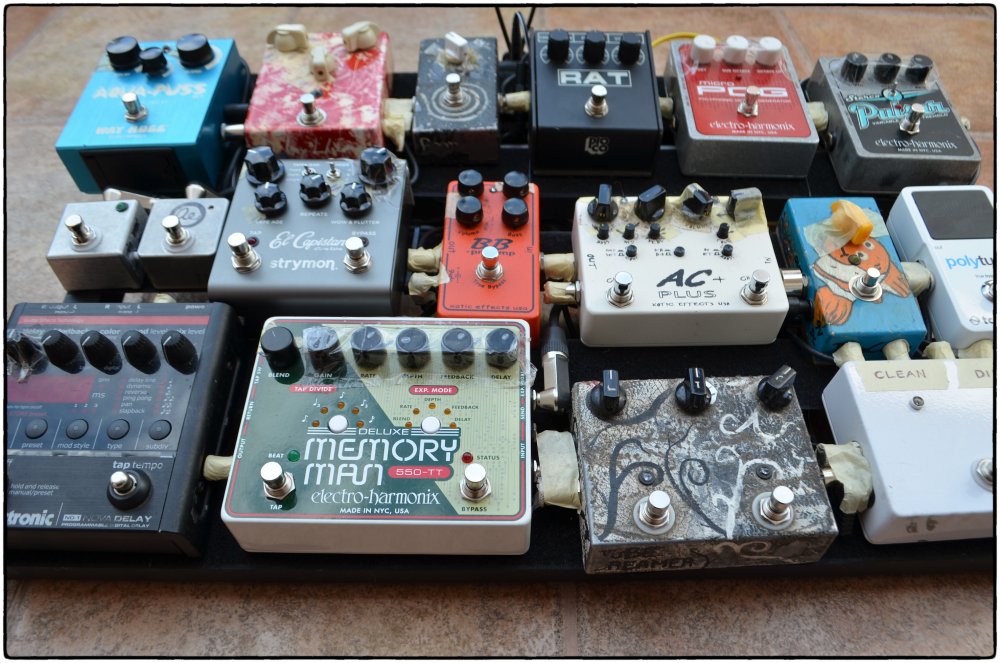 Pedalboard_2.thumb.JPG.29d944b6db337eed5005dc2e1f583050.JPG