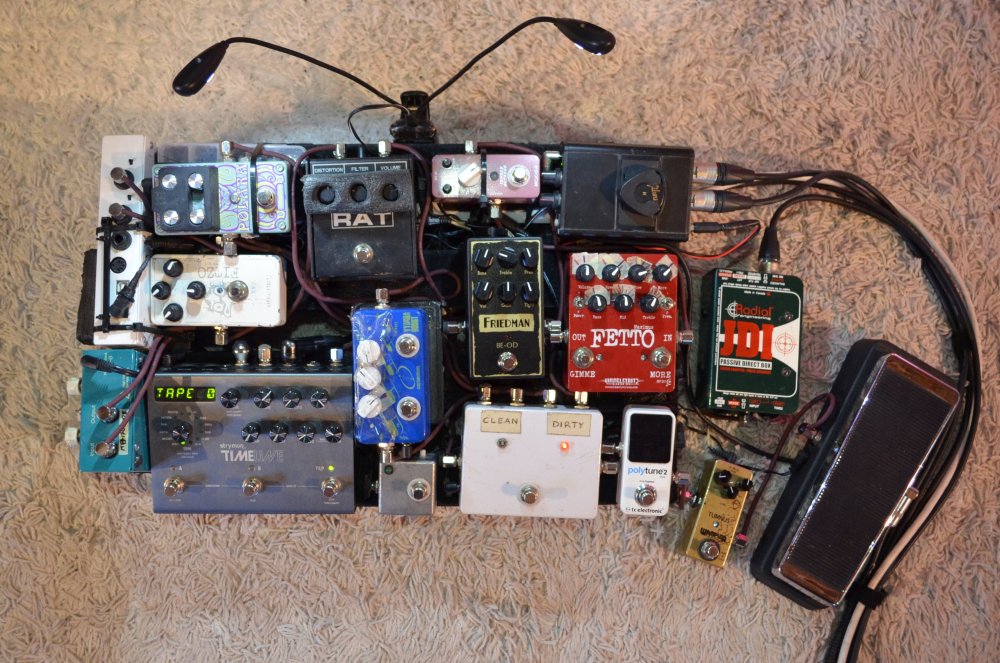 Pedalboard_front_1_edit.thumb.jpg.8d50202a93231d0319edf5ff73d3ed0a.jpg