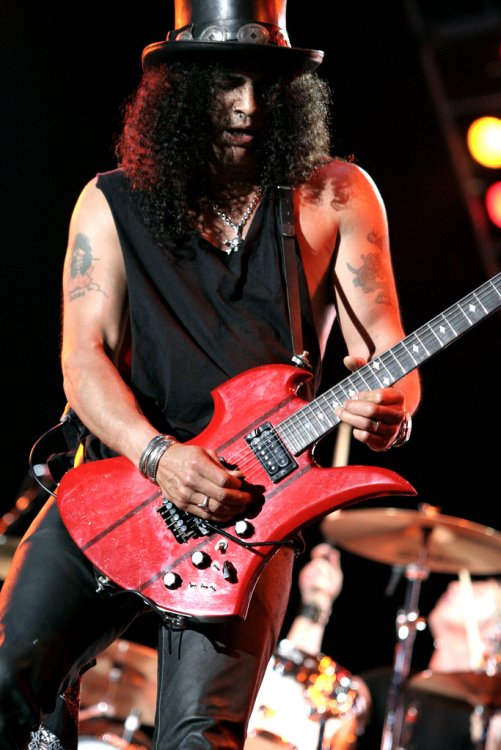 Slash_3.thumb.jpg.2fc8db8903d502a4d18275abcd035d3e.jpg