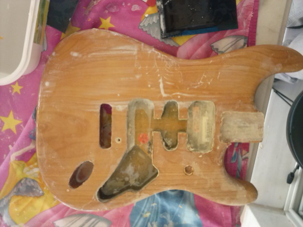 fender_1.thumb.jpg.94ed46d9ec4da24be5eea44055e20907.jpg