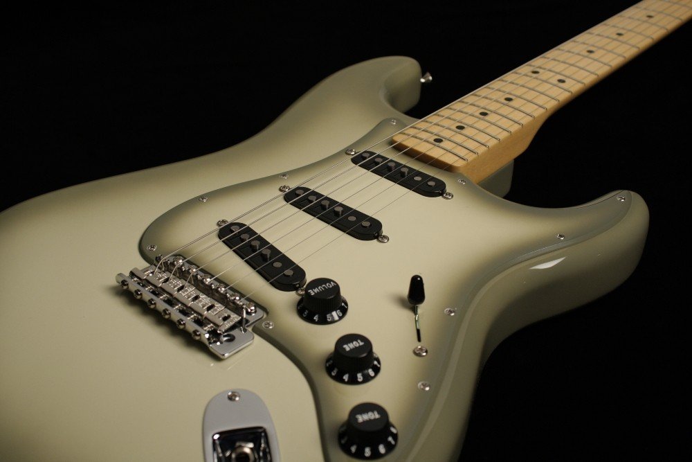 fender_antigua_strat_3.thumb.jpg.8af88a9fbe6a59872571b0b125bd8fd1.jpg