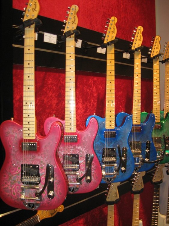 fender_paisley.thumb.jpg.b8c89a862807816fc78786cc2c0c0128.jpg