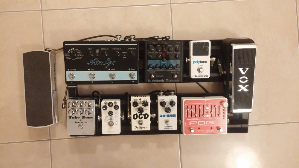 pedalBoardApos.thumb.jpg.035b8bd68caf3d3778b485d1e984b2ee.jpg