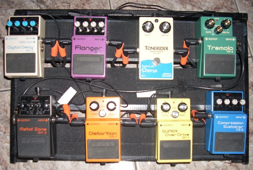 pedalboard_ikea.thumb.JPG.e0738829aaf79bae36976d982d94d3e5.JPG