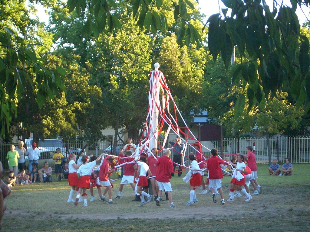 Περισσότερες πληροφορίες για "Small Maypole"