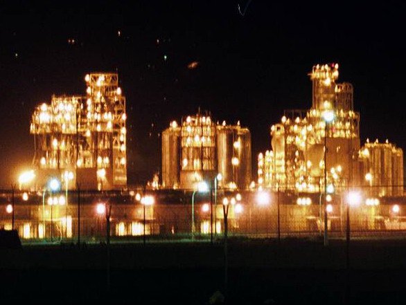 Περισσότερες πληροφορίες για "Favorite Landscapes: The Refineries At Night"